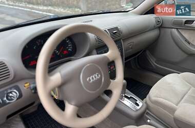 Хэтчбек Audi A3 2002 в 
