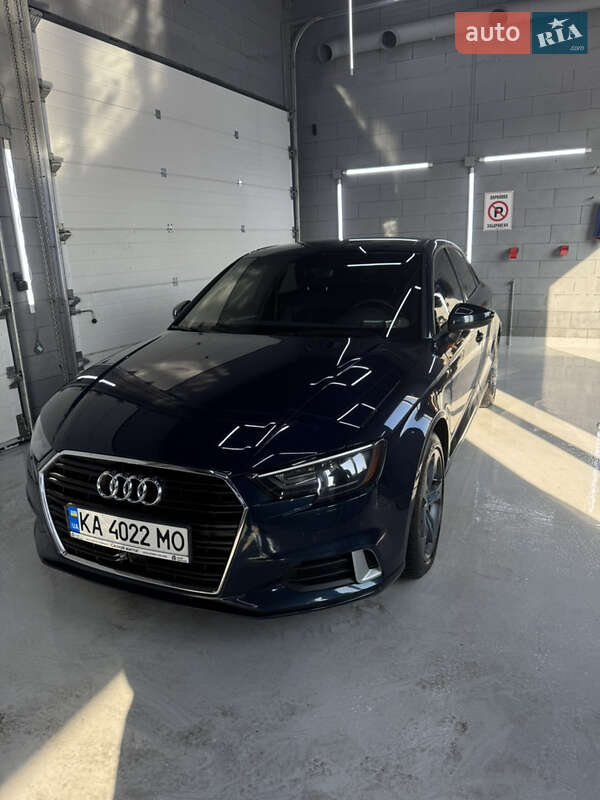 Седан Audi A3 2017 в Киеве