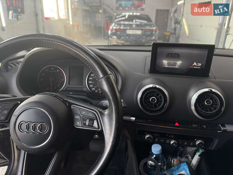Седан Audi A3 2017 в Киеве