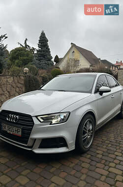 Седан Audi A3 2016 в 