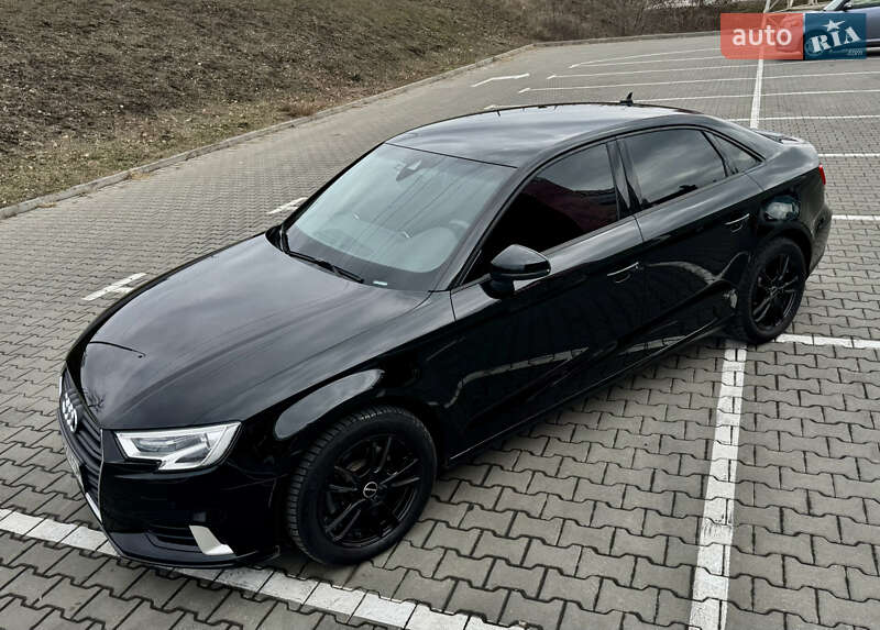 Седан Audi A3 2018 в Киеве