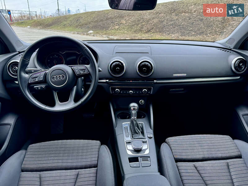 Седан Audi A3 2018 в Киеве
