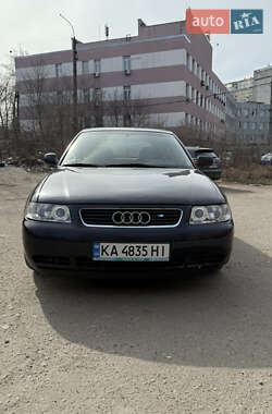 Хэтчбек Audi A3 1999 в 