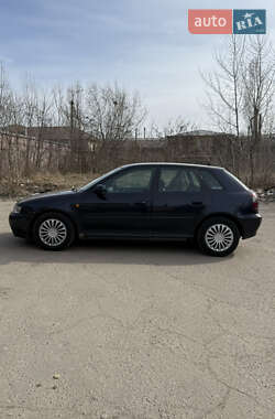Хэтчбек Audi A3 1999 в 