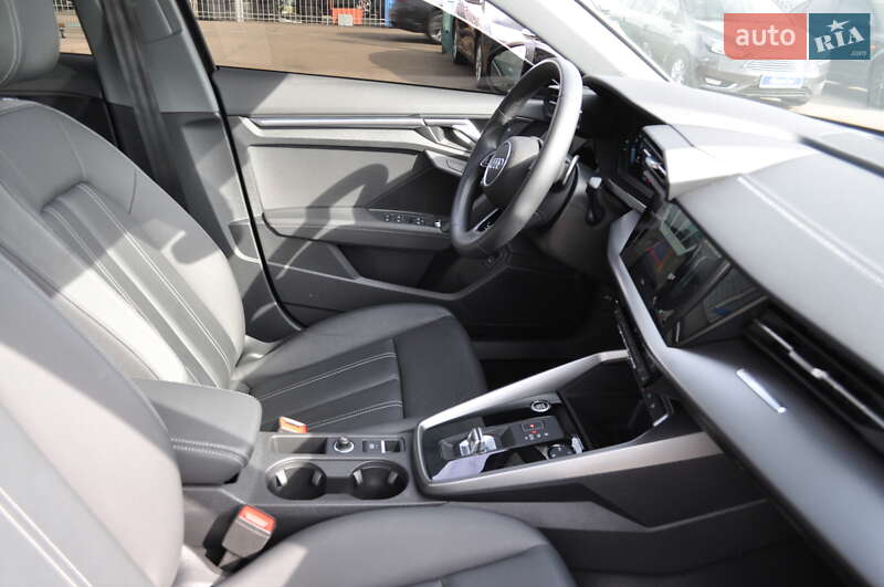 Седан Audi A3 2023 в Киеве