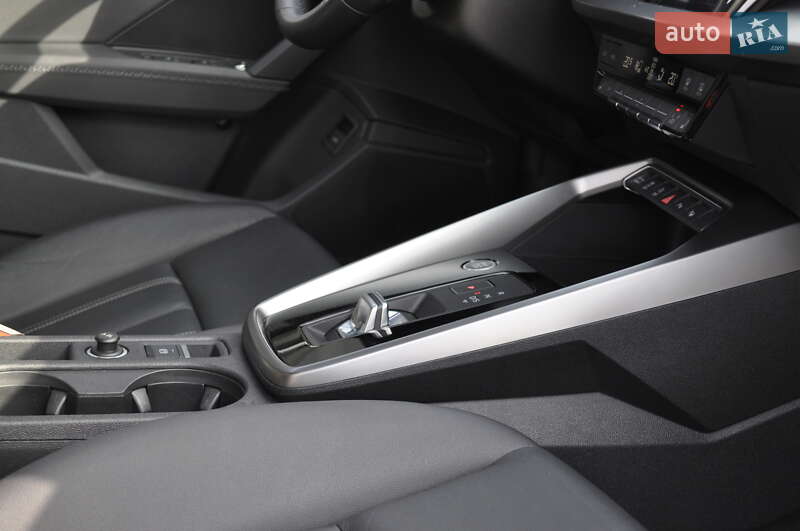 Седан Audi A3 2023 в Киеве