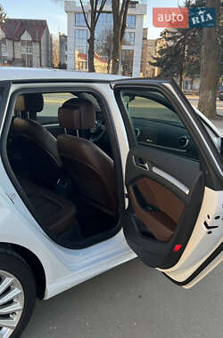 Хэтчбек Audi A3 2017 в 