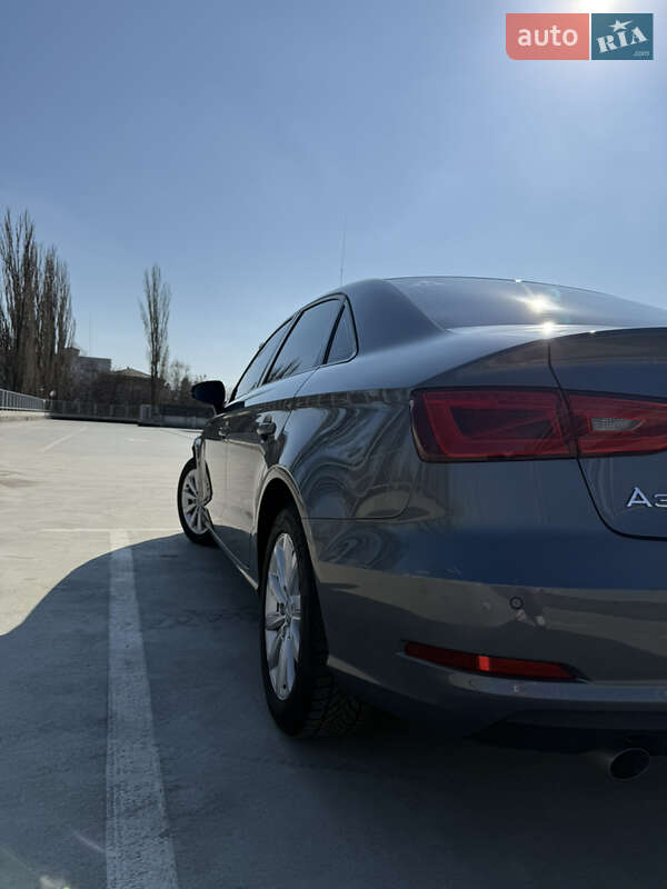 Седан Audi A3 2015 в Киеве