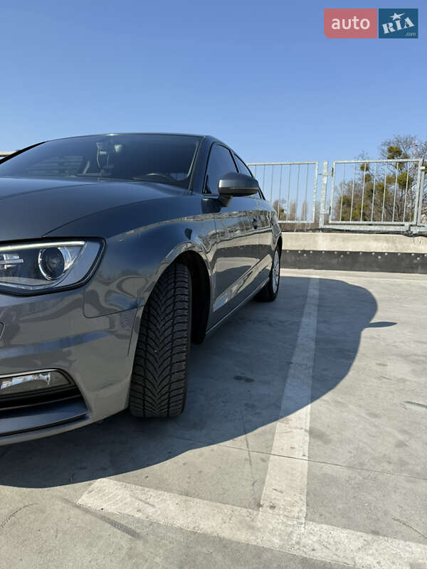 Седан Audi A3 2015 в Киеве