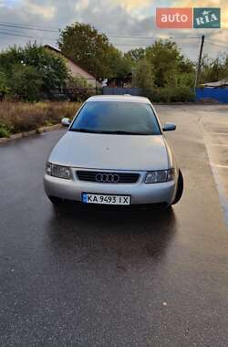 Хэтчбек Audi A3 2000 в 
