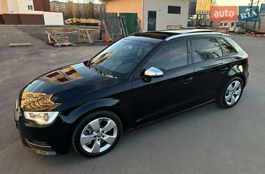 Хэтчбек Audi A3 2016 в 