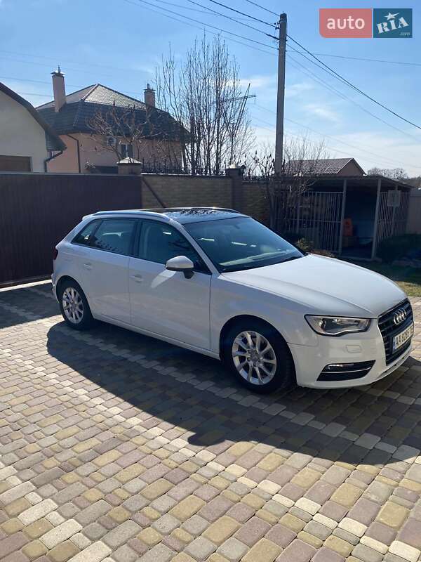 Хетчбек Audi A3 2016 в 