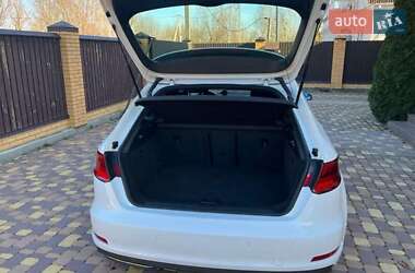 Хэтчбек Audi A3 2016 в 
