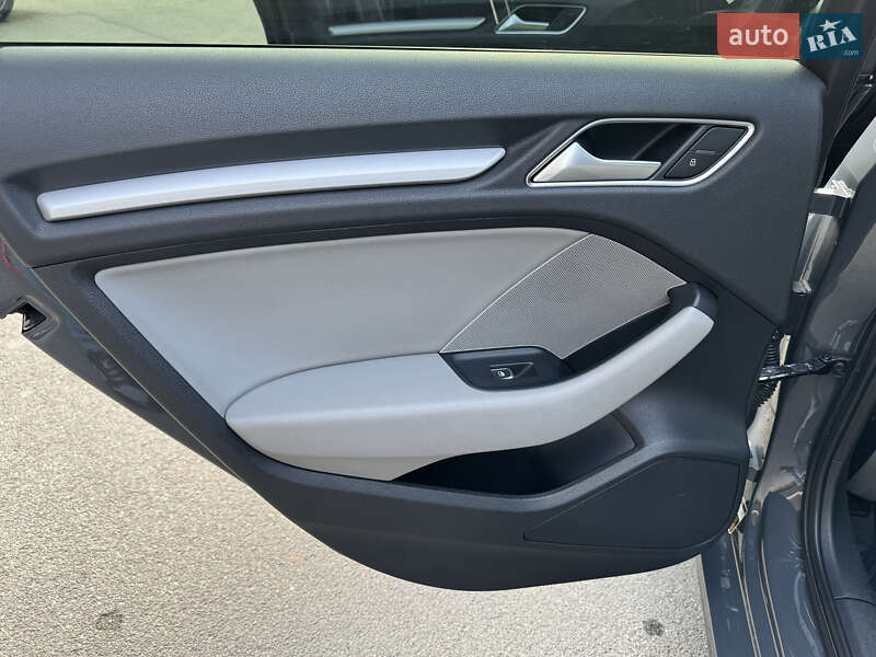 Седан Audi A3 2016 в Одессе