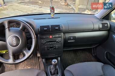 Хэтчбек Audi A3 2002 в 