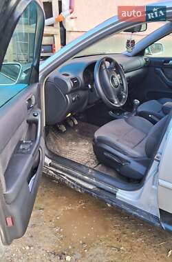 Хэтчбек Audi A3 2002 в 