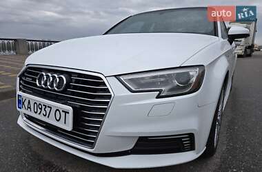 Хетчбек Audi A3 2016 в 