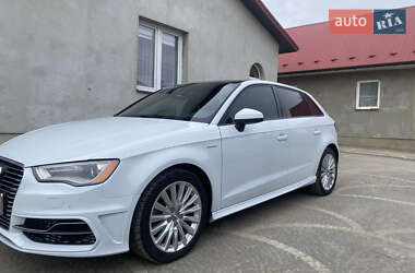 Хэтчбек Audi A3 2016 в 