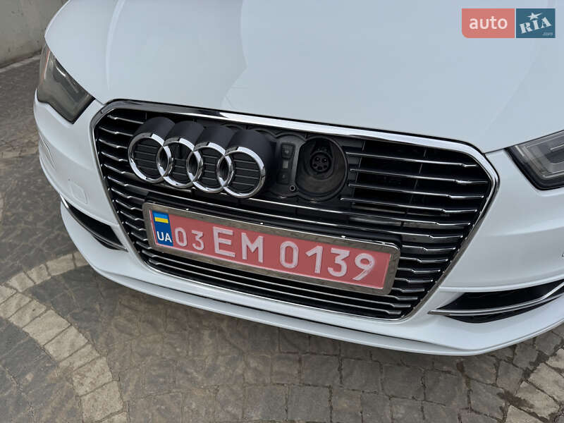 Хэтчбек Audi A3 2016 в Новояворовске