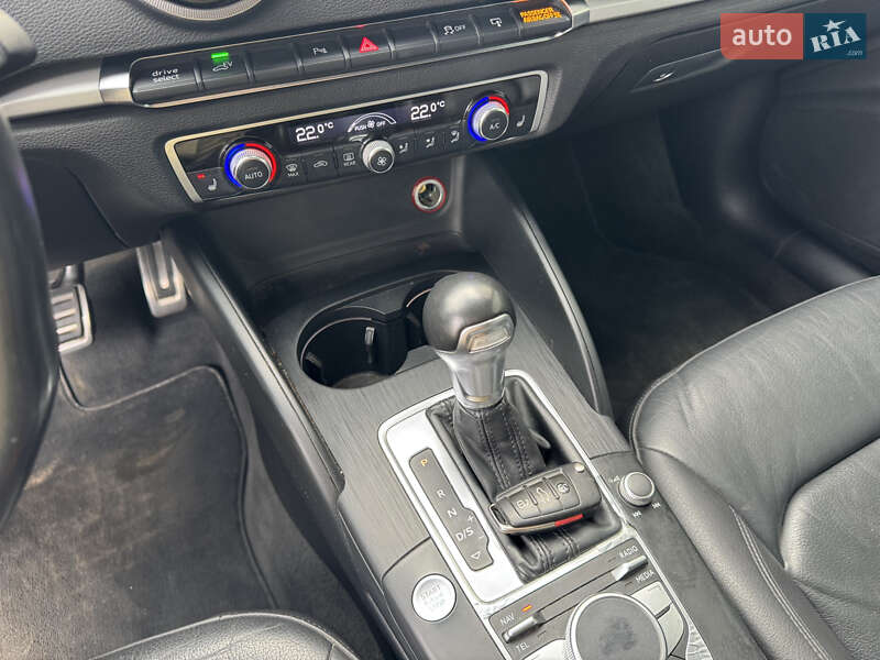 Хэтчбек Audi A3 2016 в Новояворовске
