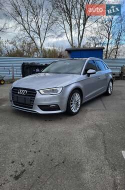 Хэтчбек Audi A3 2016 в 