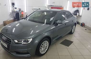 Седан Audi A3 2016 в Ужгороді