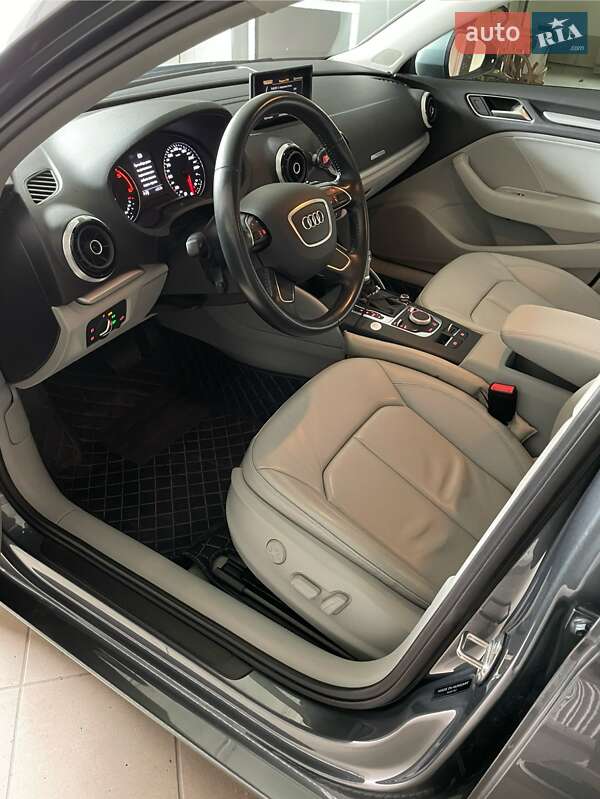 Седан Audi A3 2016 в Ужгороде