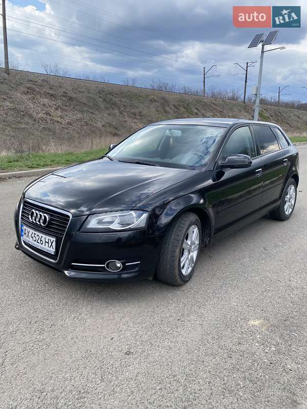 Хэтчбек Audi A3 2011 в 