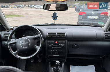 Хэтчбек Audi A3 2002 в 