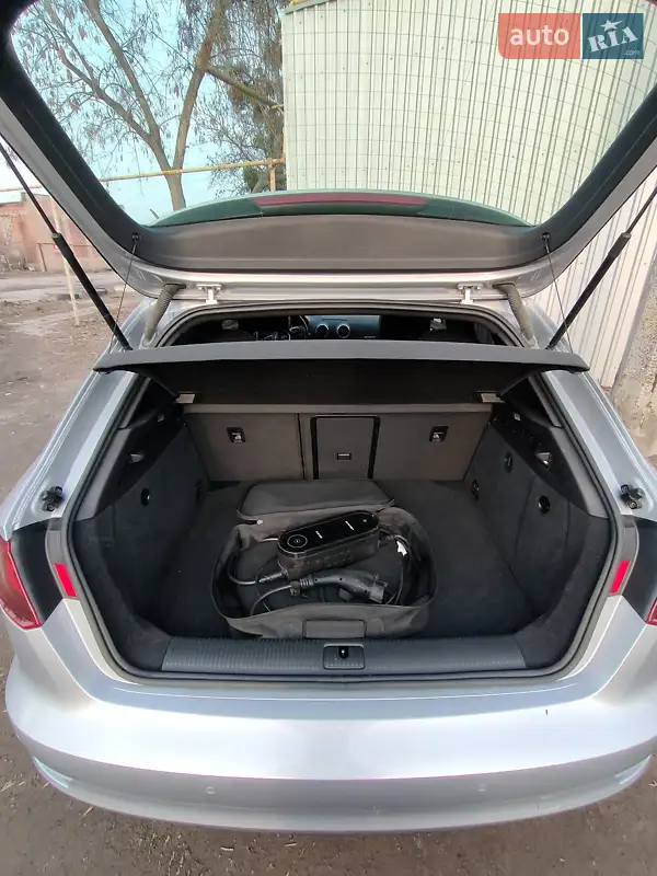 Хетчбек Audi A3 2015 в 