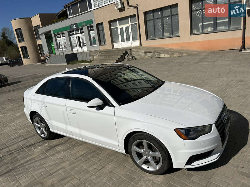 Седан Audi A3 2015 в Чернівцях
