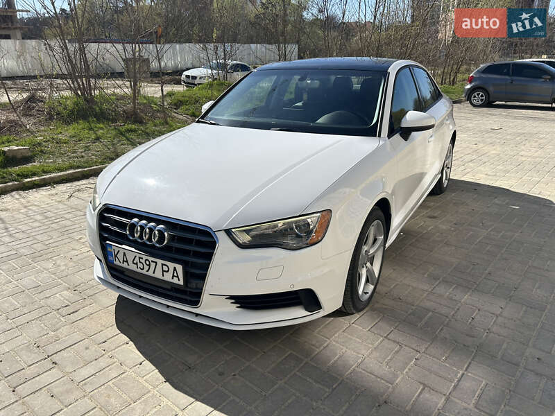 Седан Audi A3 2015 в Чернівцях