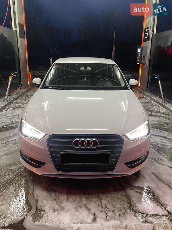 Хэтчбек Audi A3 2014 в Харькове