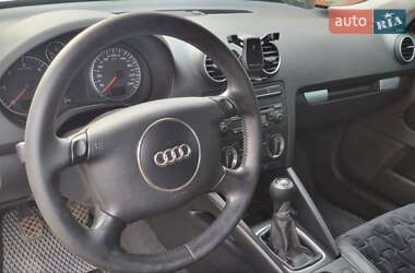 Хэтчбек Audi A3 2004 в 