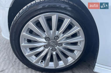 Хэтчбек Audi A3 2017 в 