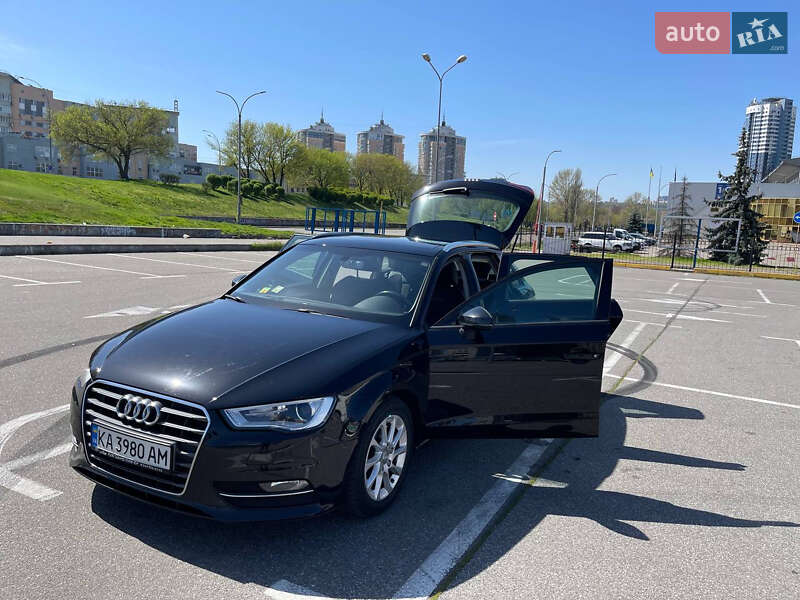 Хэтчбек Audi A3 2016 в Киеве