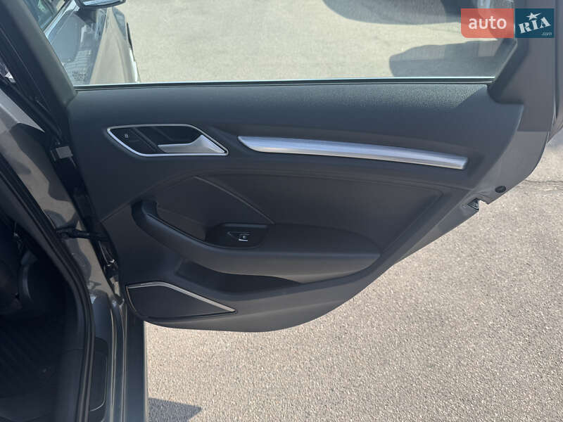 Седан Audi A3 2014 в Запорожье