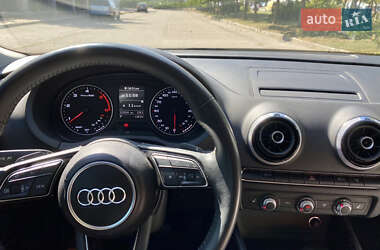 Хетчбек Audi A3 2015 в 