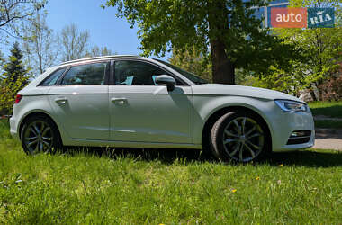 Хэтчбек Audi A3 2016 в 
