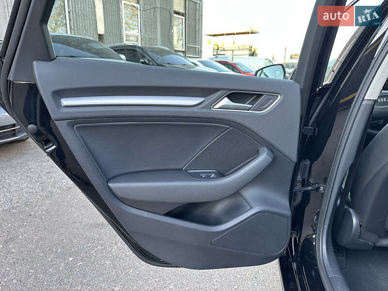 Седан Audi A3 2016 в Одессе