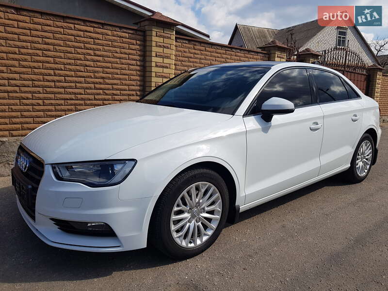 Седан Audi A3 2016 в 