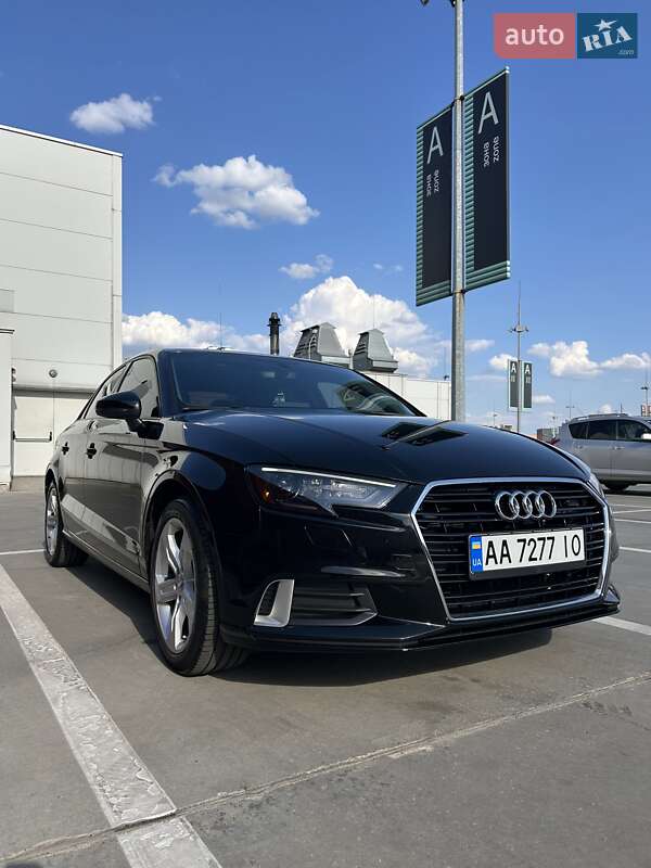 Седан Audi A3 2016 в Киеве