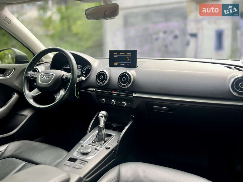 Седан Audi A3 2016 в Киеве