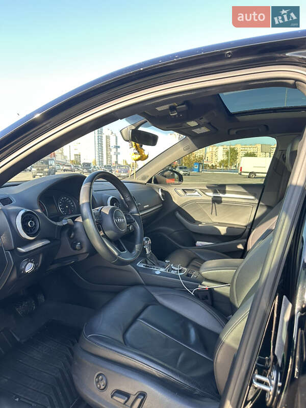 Седан Audi A3 2017 в Киеве