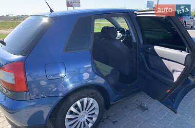 Хэтчбек Audi A3 2001 в 