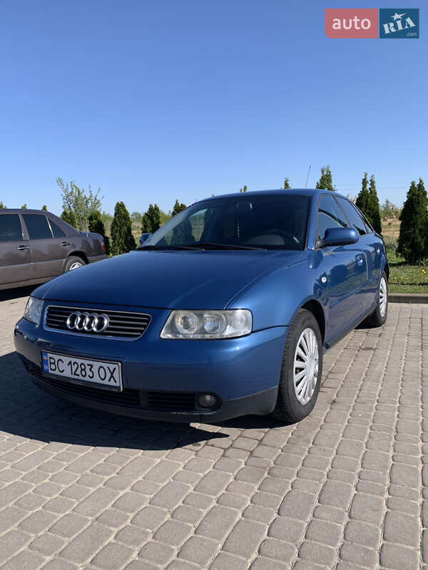 Хэтчбек Audi A3 2001 в 