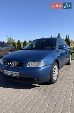 Хэтчбек Audi A3 2001 в 
