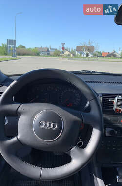 Хэтчбек Audi A3 2001 в 