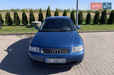 Хэтчбек Audi A3 2001 в 