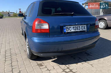Хэтчбек Audi A3 2001 в 